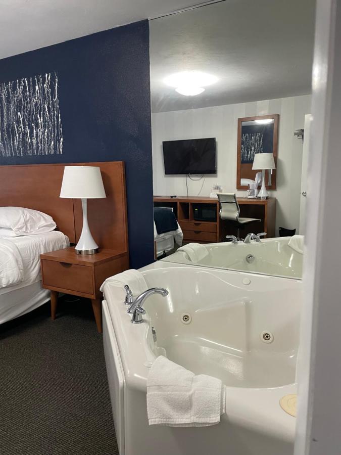 Starlite 2* Saugatuck
