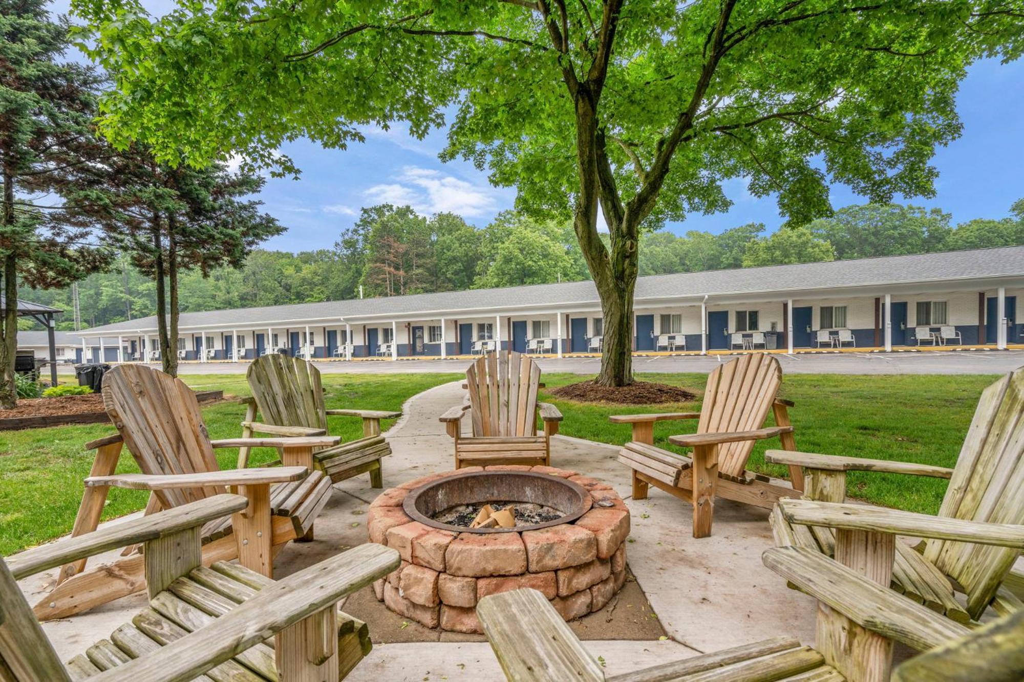 Starlite 2* Saugatuck